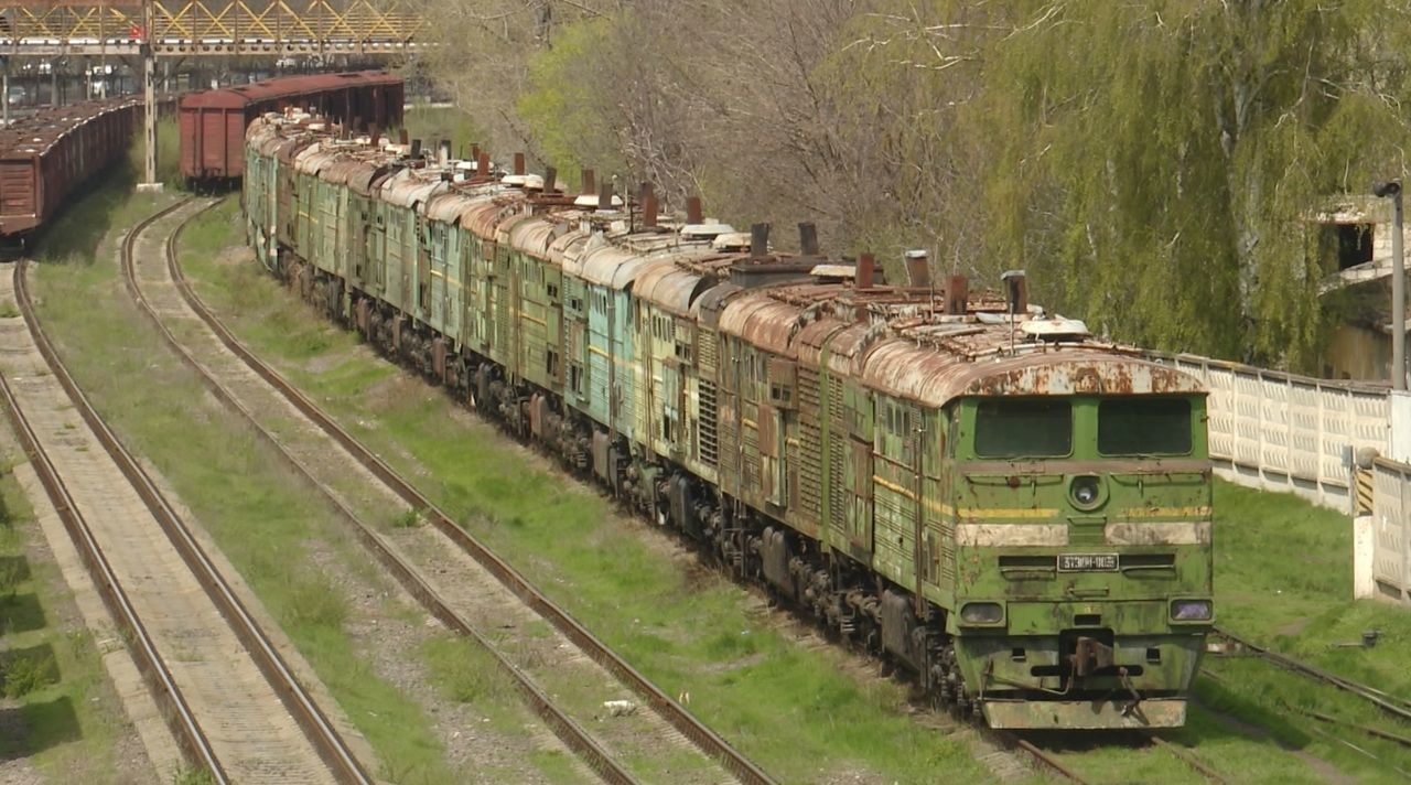 Calea Ferată din Moldova scoate la licitație 54 de locomotive și 41 de vagoane de călători