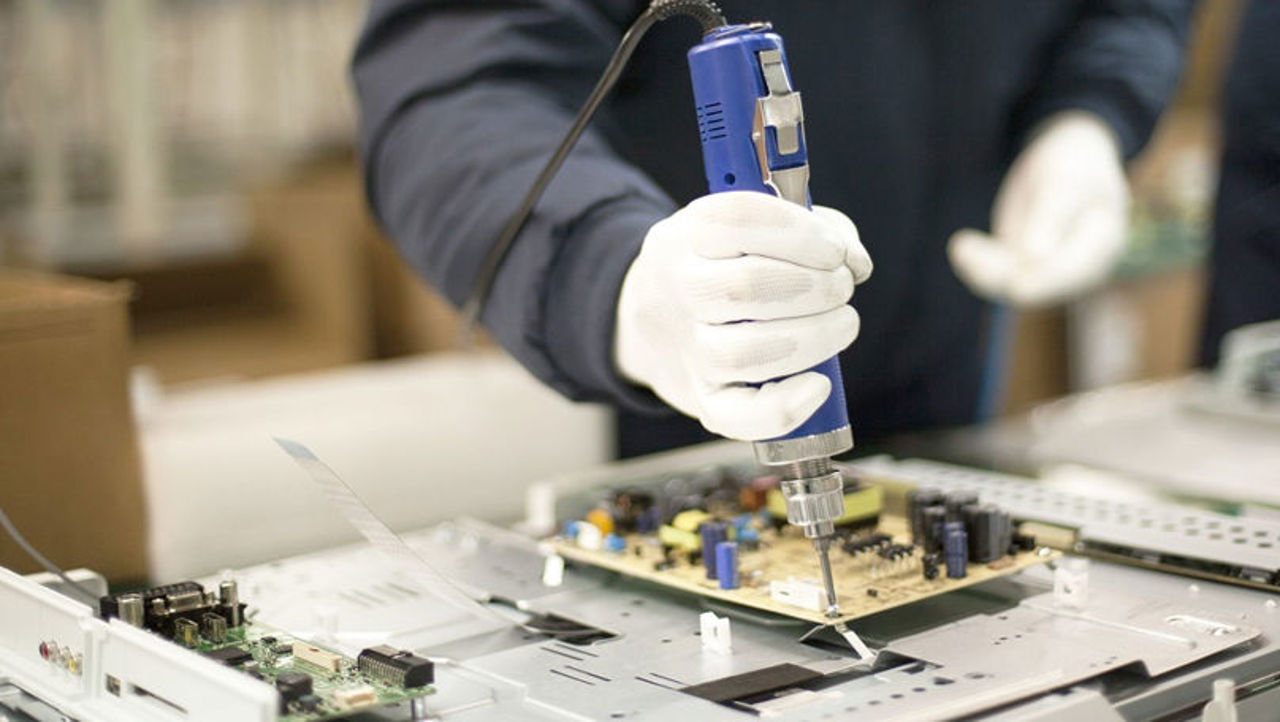 Vot în Parlament: indemnizații lunare de la stat pentru tinerii angajați în industrii de importanță strategică 