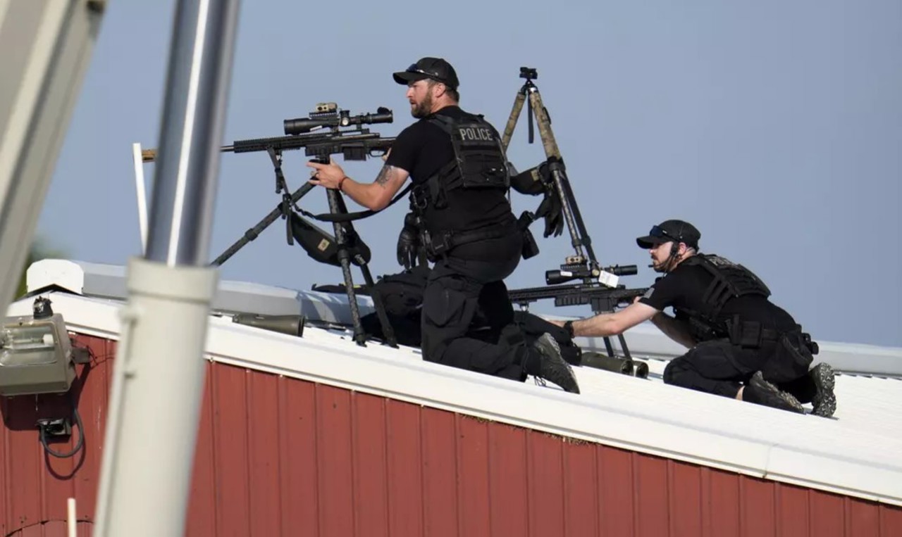 Witness says he saw gunman on roof near Trump rally