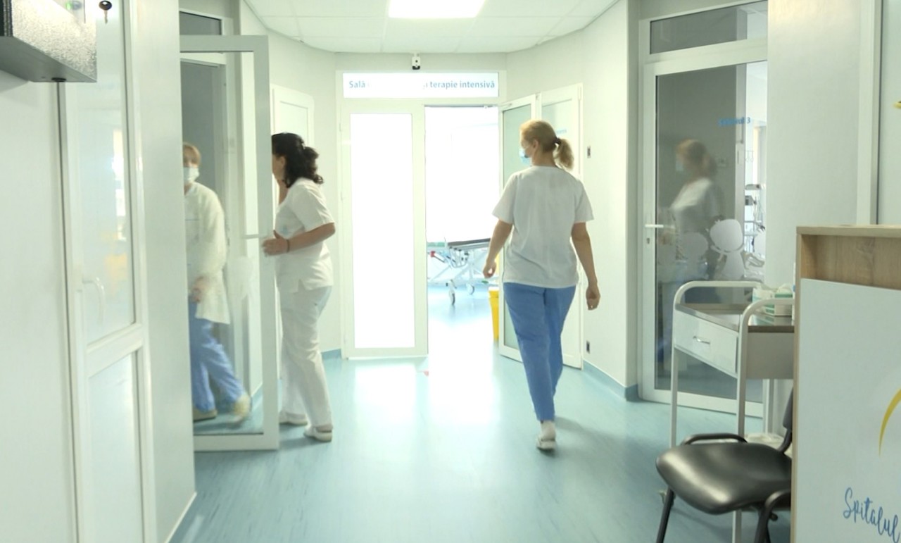 Câte o sută de copii sunt internați, în fiecare zi, cu infecții respiratorii la Spitalul Clinic Municipal de Copii nr. 1 din capitală