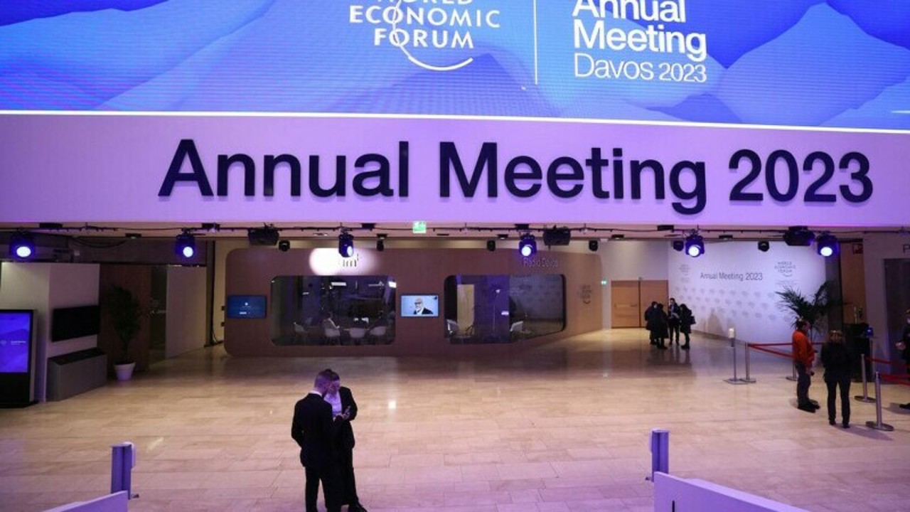 Forumul de la Davos: Două treimi dintre economiști consideră drept "extrem de probabilă" o recesiune mondială