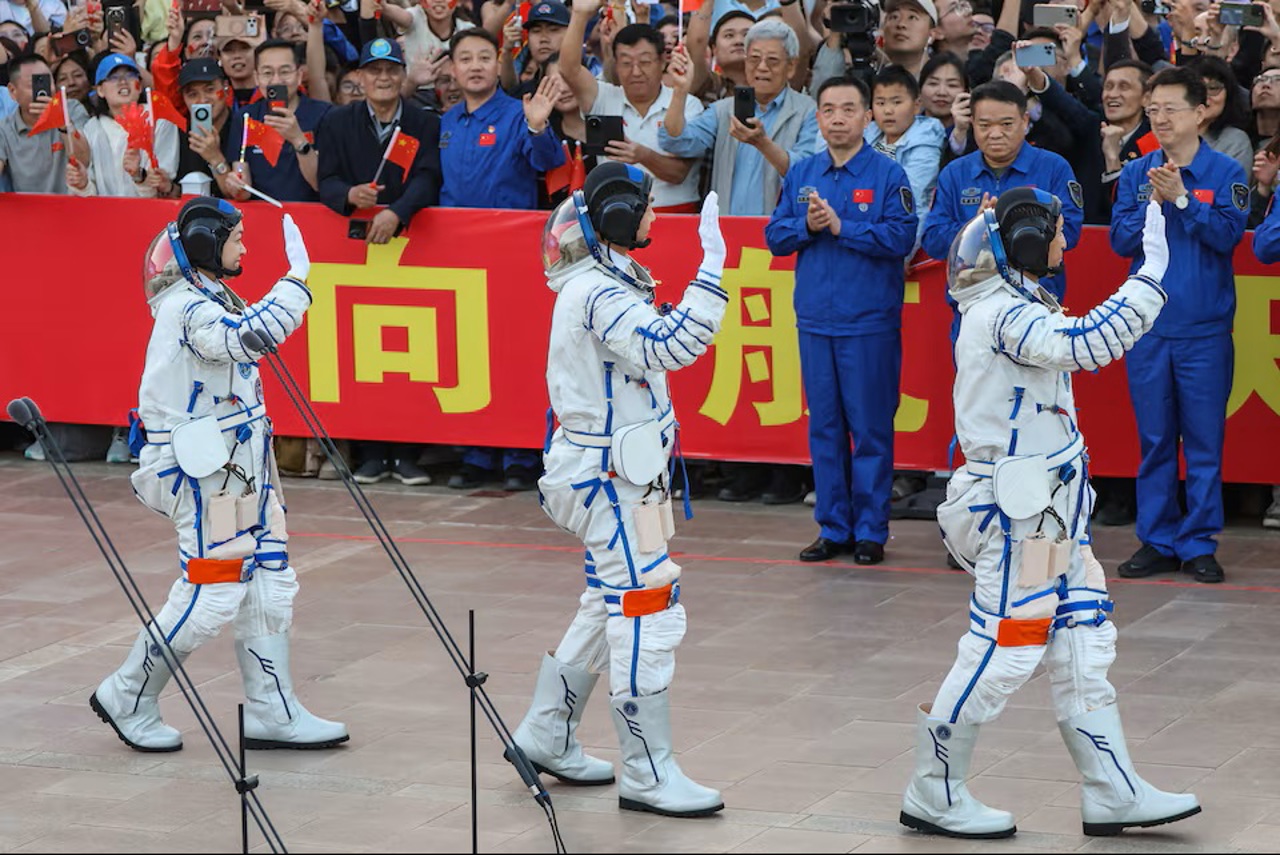 Misiune record pentru Beijing: Lansarea Shenzhou-23 deschide calea chinezilor către Lună