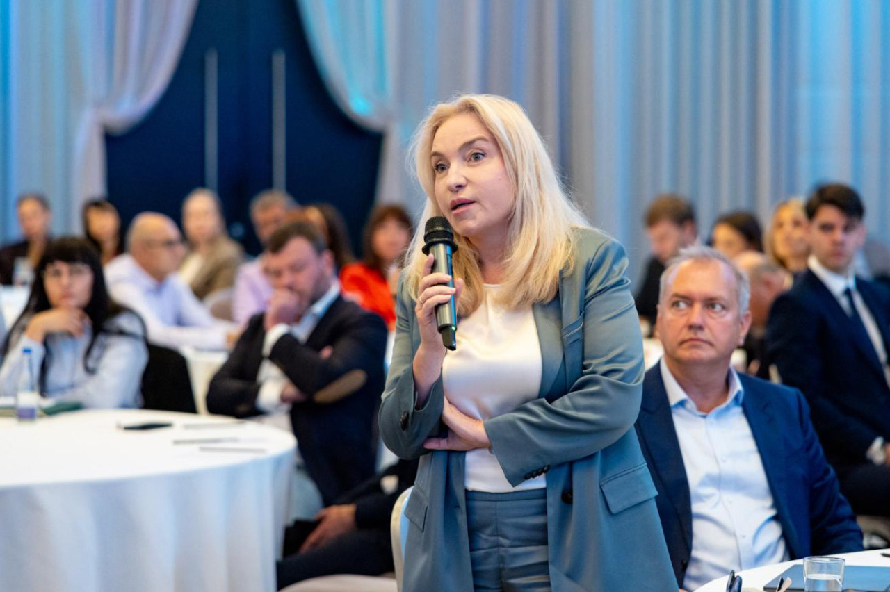 Mediul de afaceri cere mai puțină birocrație și reguli fiscale previzibile. Ce promite Guvernul