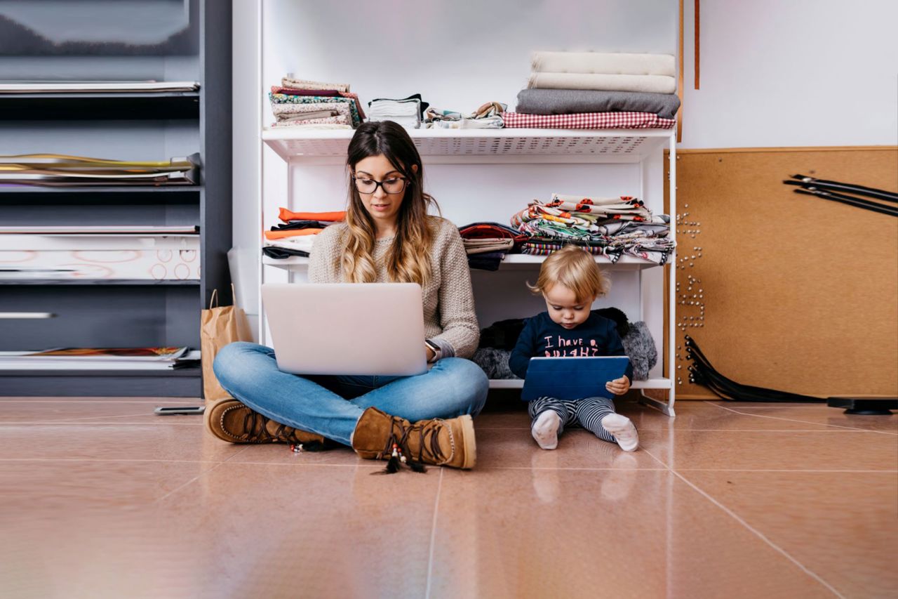 Femeile care vor lucra în perioada concediului de maternitate vor putea beneficia de salariu și de indemnizație