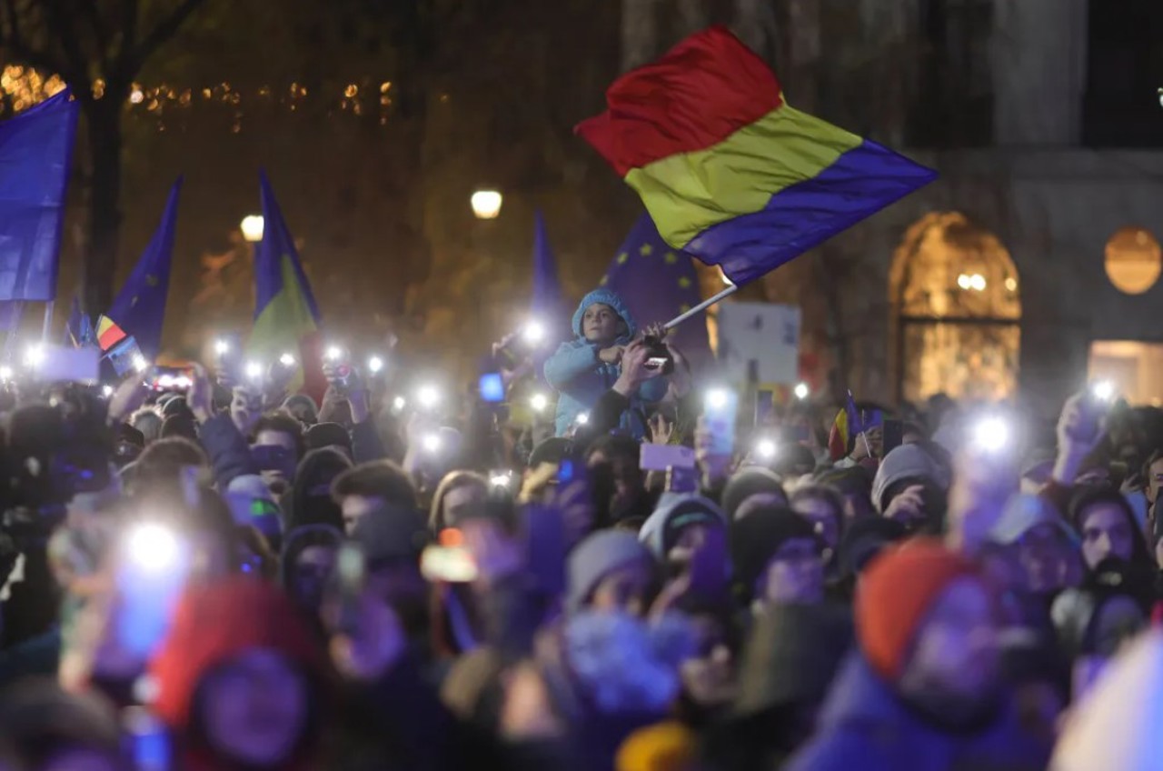 Corespondență de la București // Miting pro-Europa în Piața Universității din București