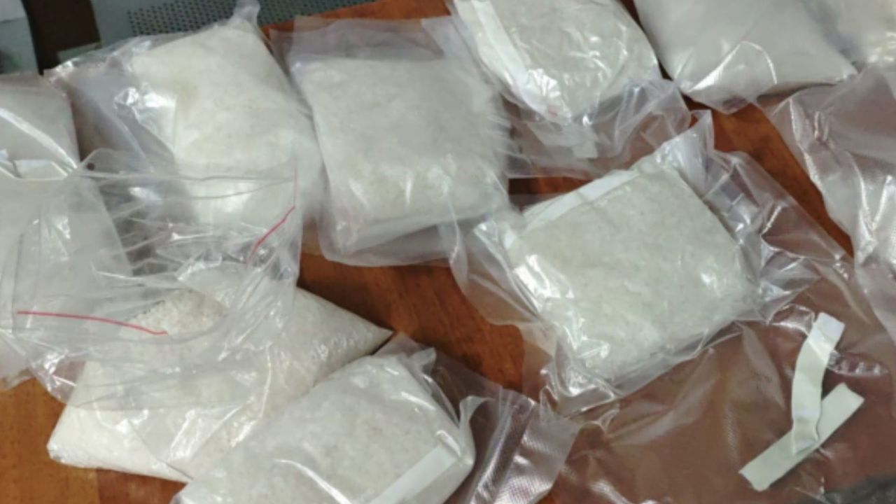 Valiză cu peste șase kilograme de droguri, găsită într-un autocar care venea din România 