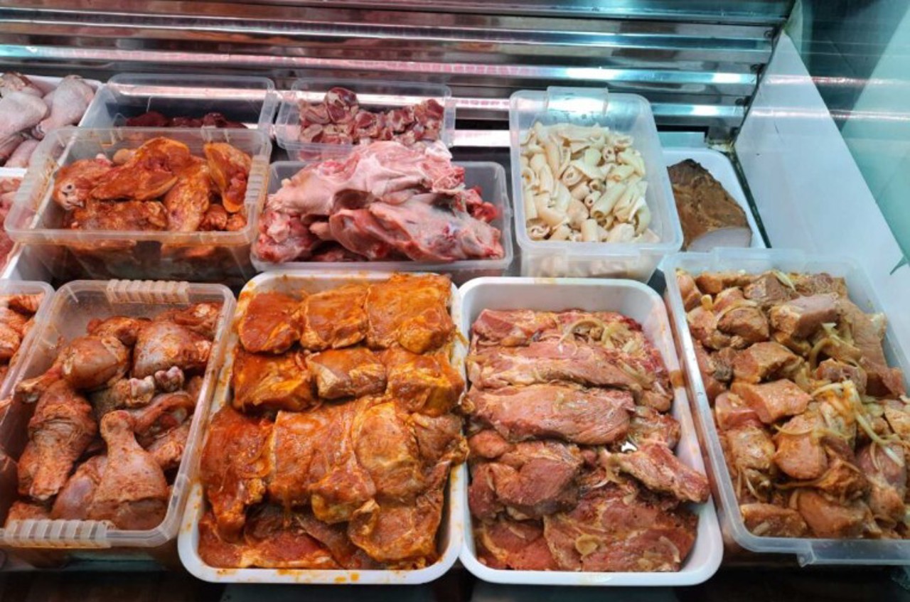 Controale inopinate la unele companii ce importă carne: Consiliul Concurenței suspectează înțelegeri de cartel