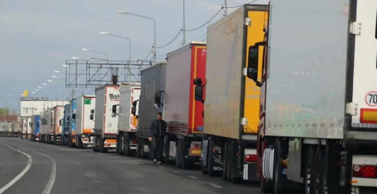 Increased flow of trucks at the Moldovan-Romanian border. The Customs Service undertakes measures to streamline traffic