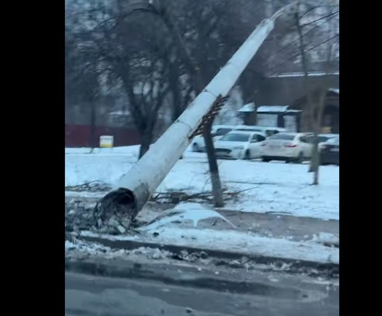 Accident pe strada Albișoara din capitală: Două persoane au ajuns la spital 