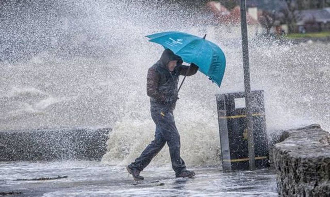 Vremea se răcește brusc. Meteorologii au emis cod galben de ploi puternice și vânt