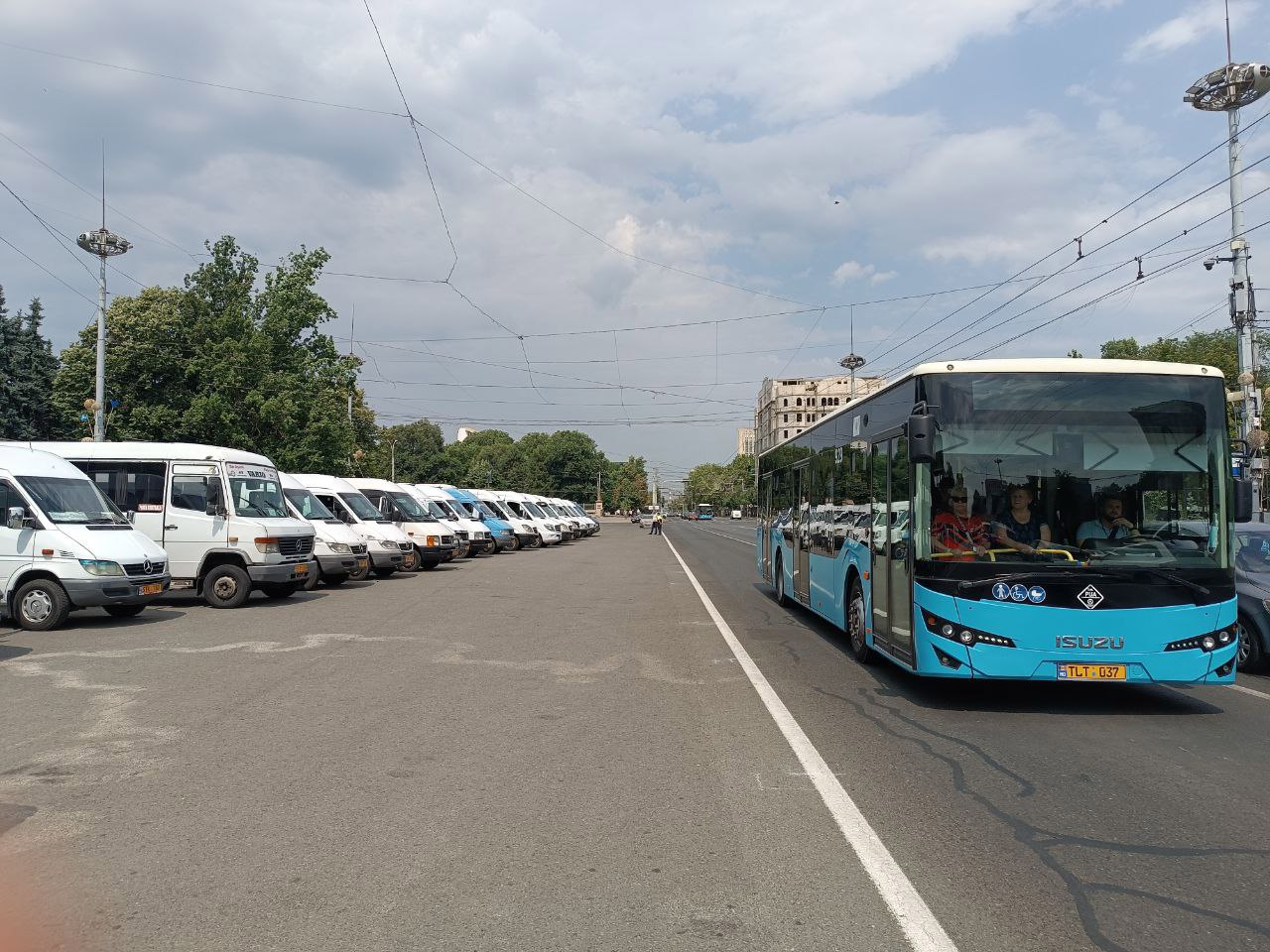 Transportatorii au ieșit din nou în stradă. Reacția Guvernului: „Mai întâi transport sigur și de calitate”