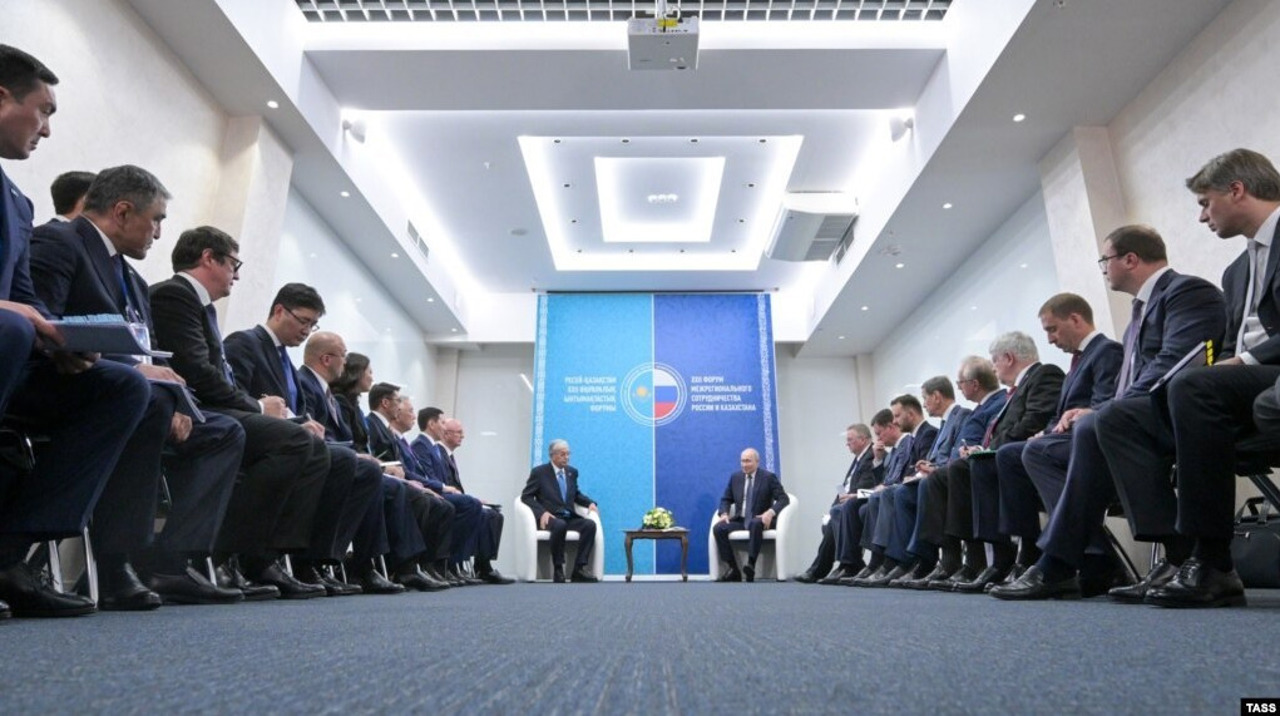 Tokaev îi propune lui Putin înghețarea războiului și revenirea la negocieri. Analist: China ar putea fi în spatele mesajului