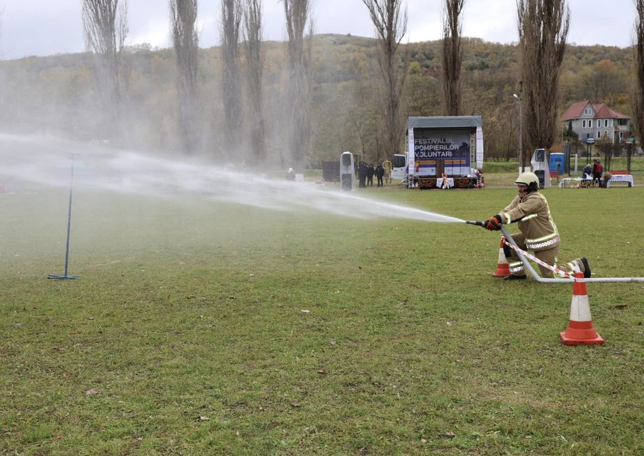 150 de pompieri voluntari și-au demonstrat abilitățile la un festival în raionul Strășeni