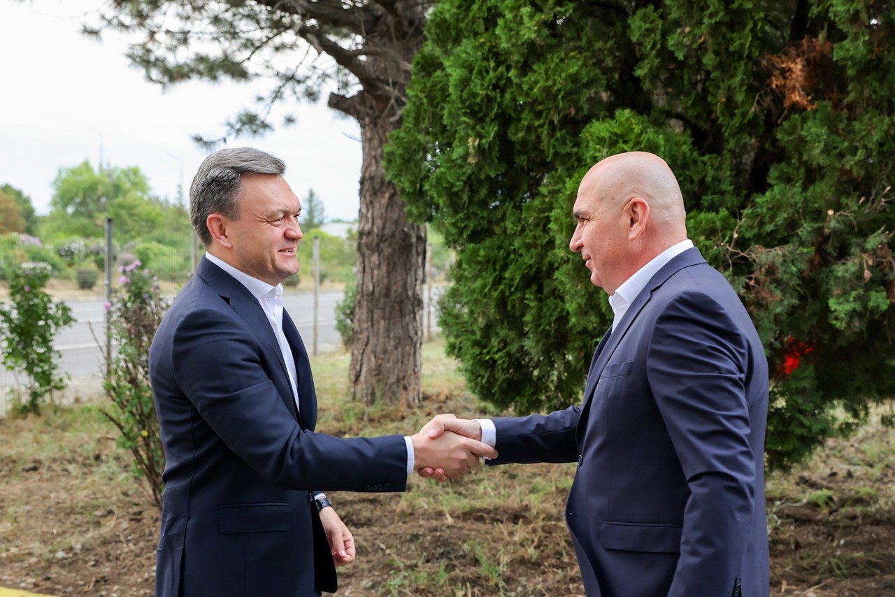 Premierul român, Ilie Bolojan, întâmpinat de Dorin Recean la punctul de trecere a frontierei Leușeni-Albița