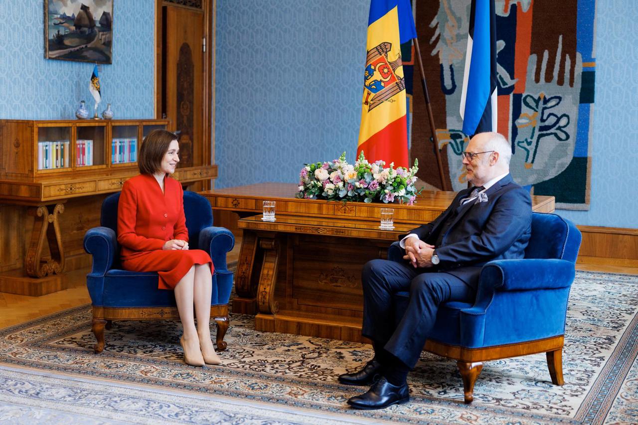 Președinta Maia Sandu, întâmpinată la Tallinn de omologul Alar Karis: „Exprim recunoștință pentru sprijinul Estoniei în parcursul european al R. Moldova”