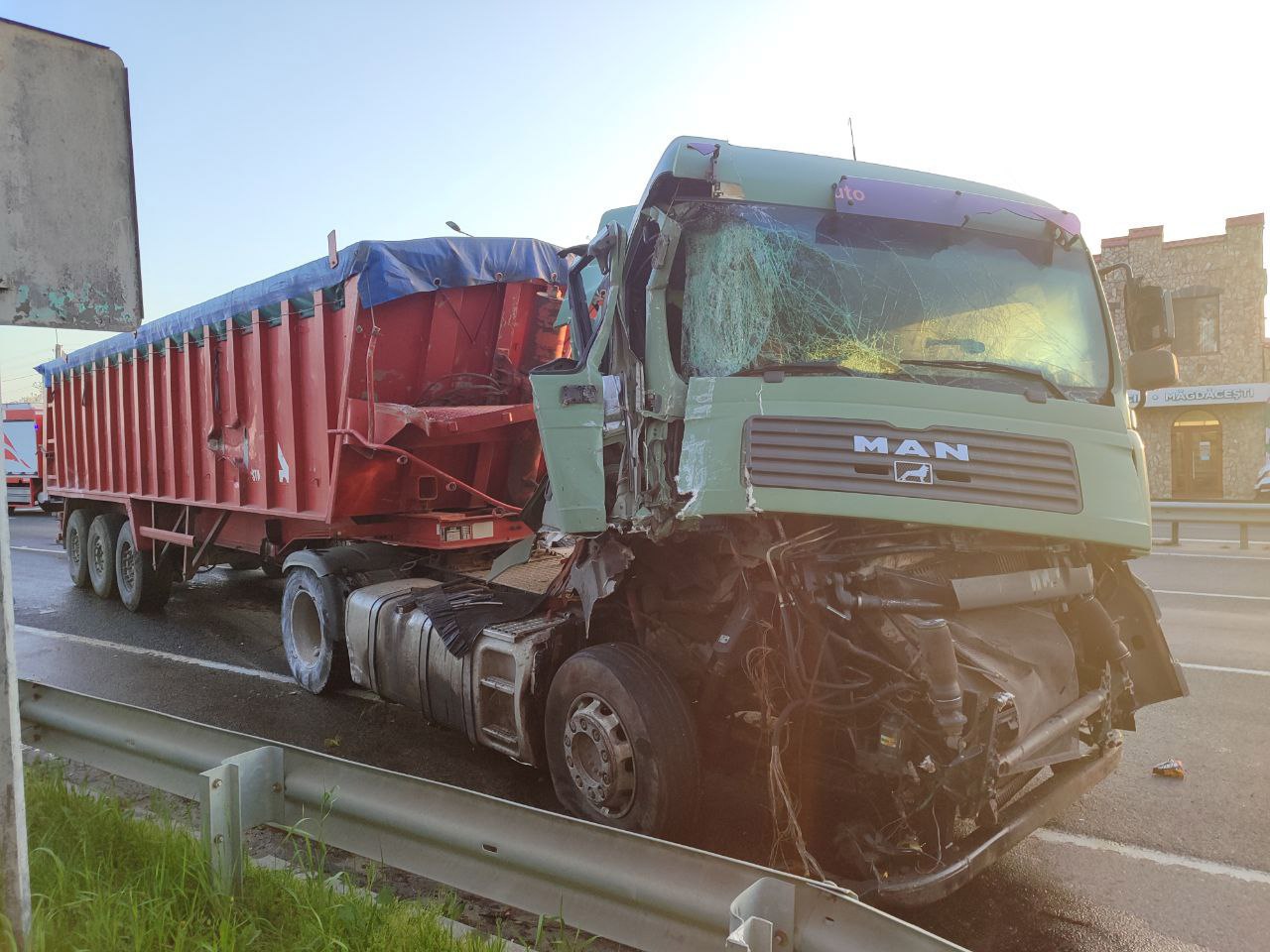 UPDATE Șoferul camionului implicat în accidentul de la Măgdăcești, reținut pentru 72 de ore