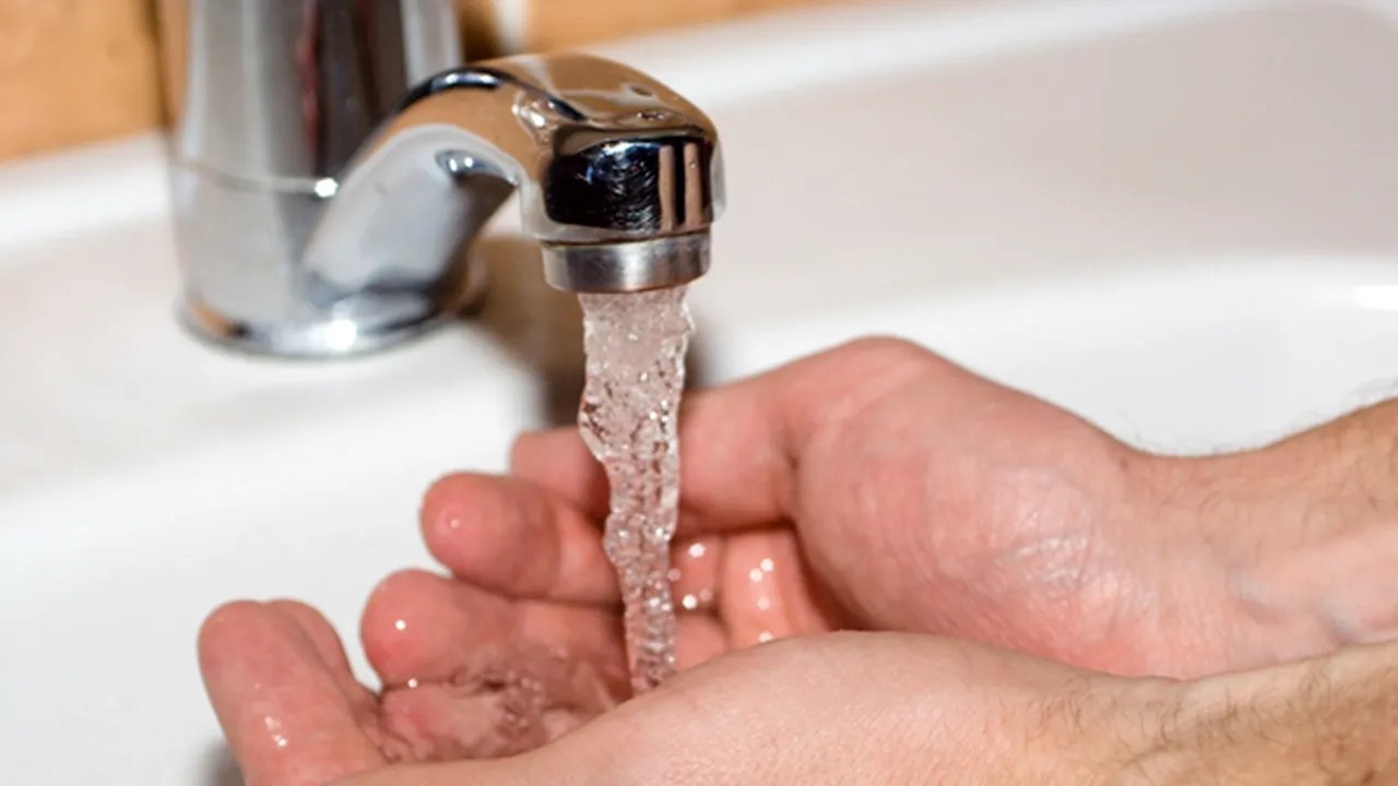 Au apă în casă, indiferent de oră sau anotimp, motiv de bucurie pentru locuitorii din Cernița