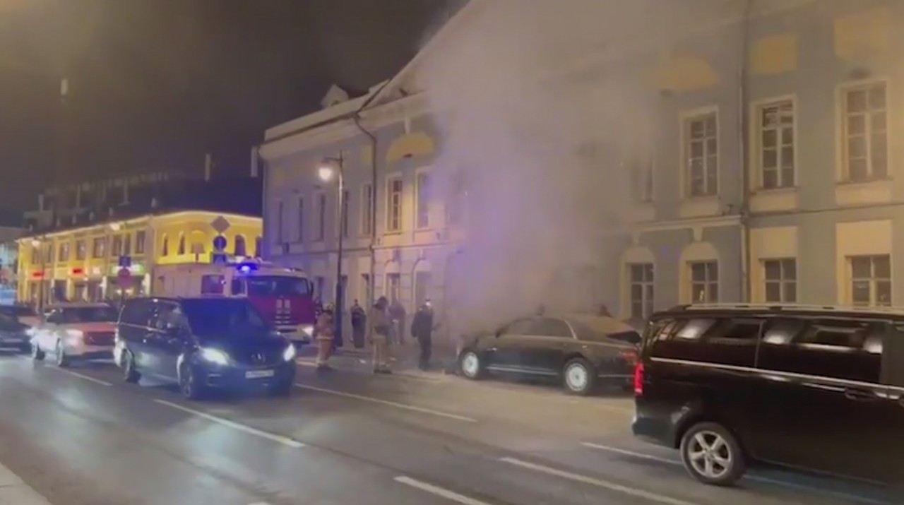 O limuzină din flota prezidențială a lui Putin a ars în centrul Moscovei