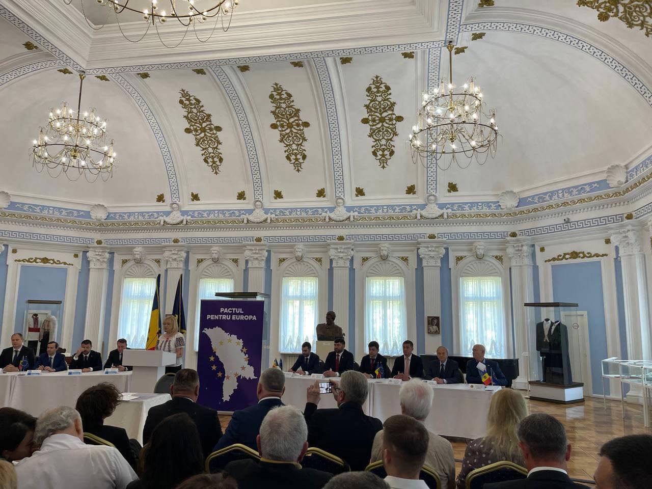 LIVE TEXT Several parties from the Republic of Moldova signed the "Pact for Europe": Ambassador: "The EU has no political color, it has the color of freedom"