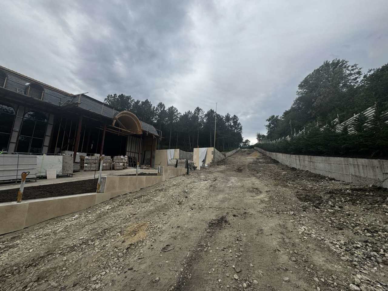 Construcții neautorizate într-o pădure de la marginea Chișinăului: Prejudiciu de peste patru milioane de lei