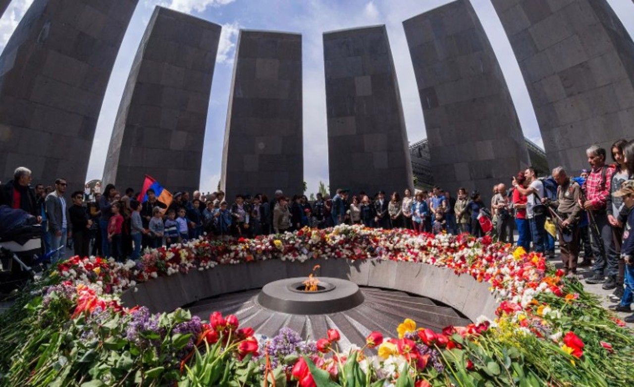 Thousands join Yerevan torchlight vigil for genocide victims