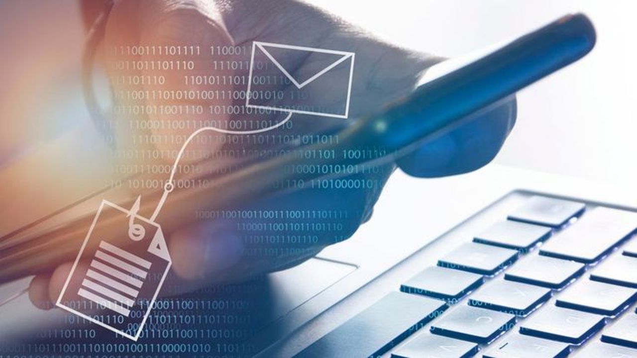 Vigilența cetățenilor, singura armă în fața fraudelor online, reiterează experții