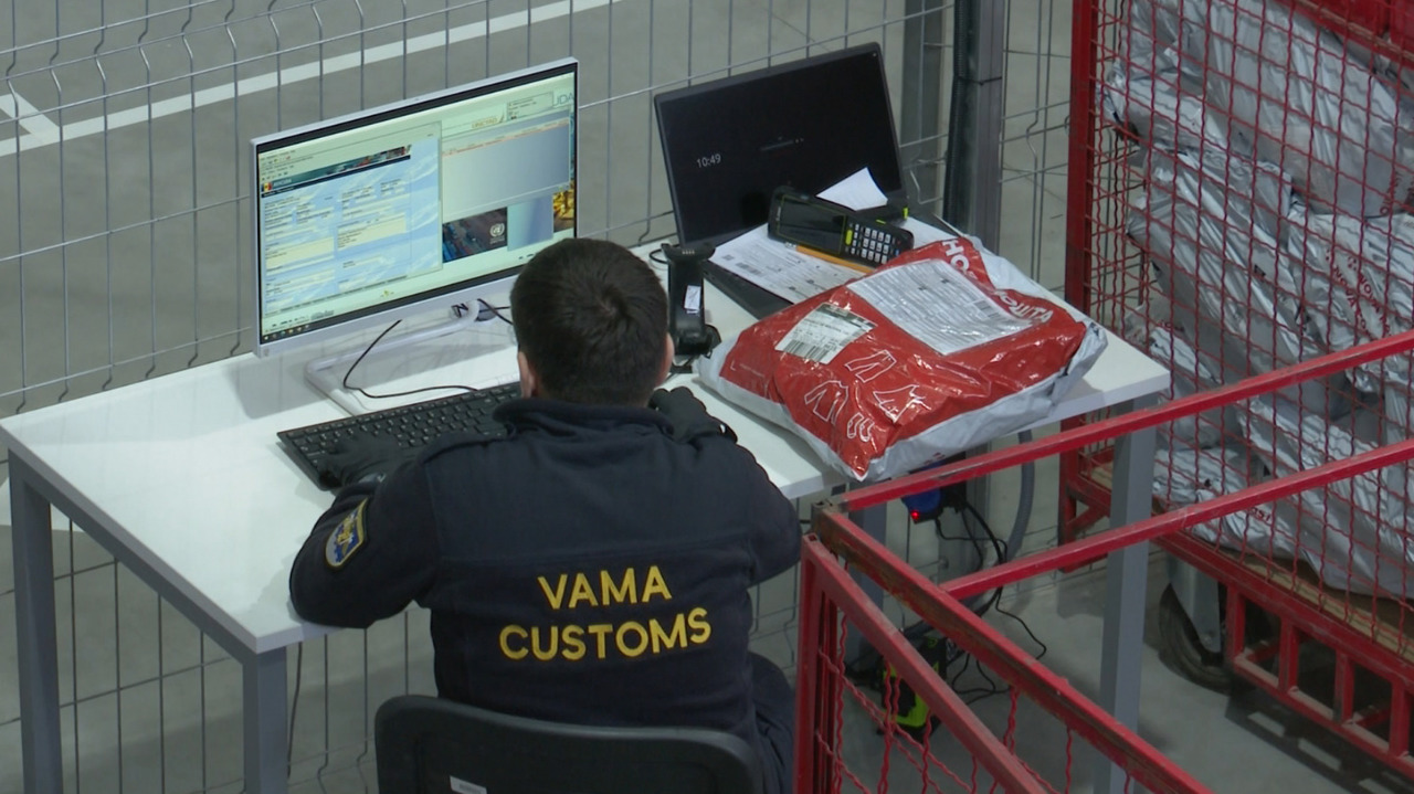 Comerțul online explodează, iar autoritățile înăspresc controalele: Fiecare colet intrat în țară, scanat pentru a preveni contrabanda