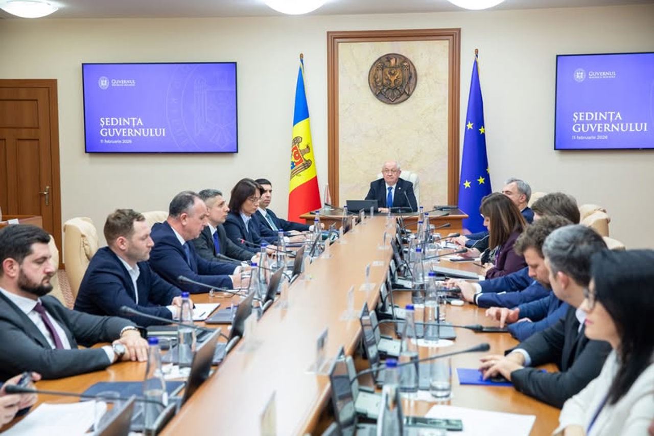  Doi vin, doi pleacă: Schimbări în echipele secretarilor de stat