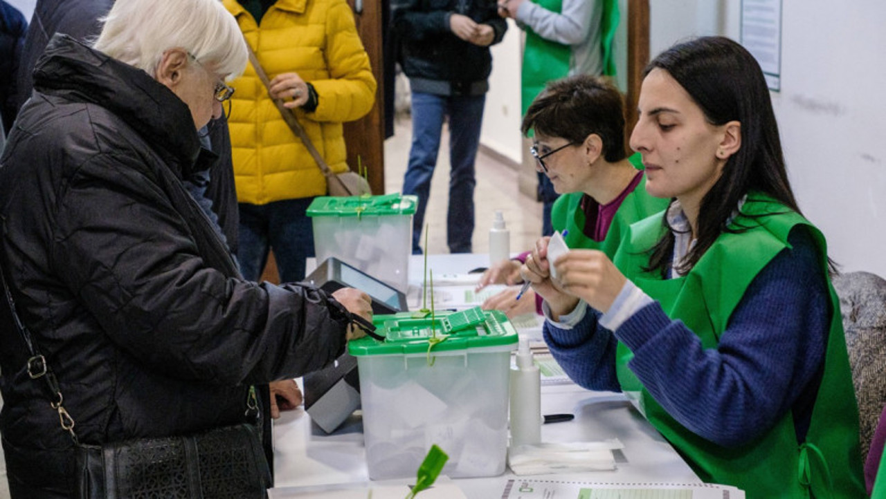 Alegeri în Georgia// Partidul de guvernământ „Visul Georgian” conduce cu 53% din voturi