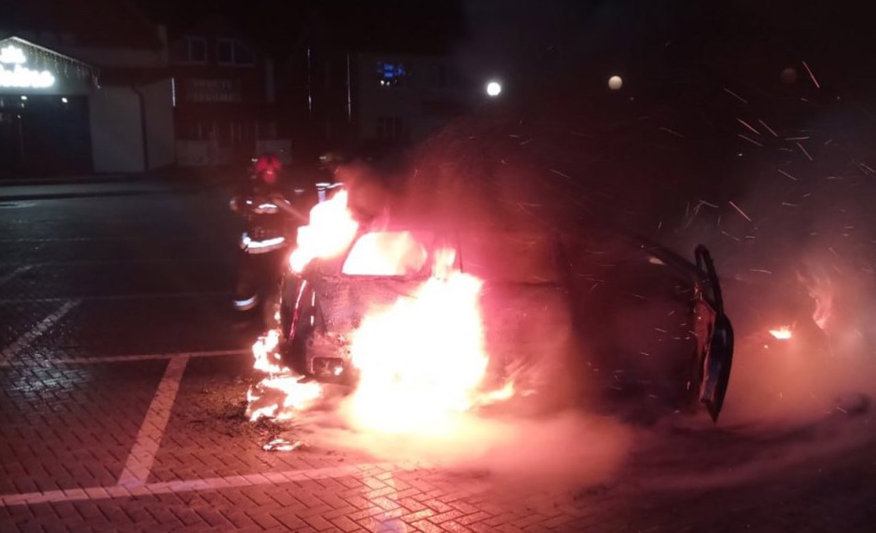 Two cars were burnt to the ground on Easter night. The flames are believed to have been caused by left burning candles