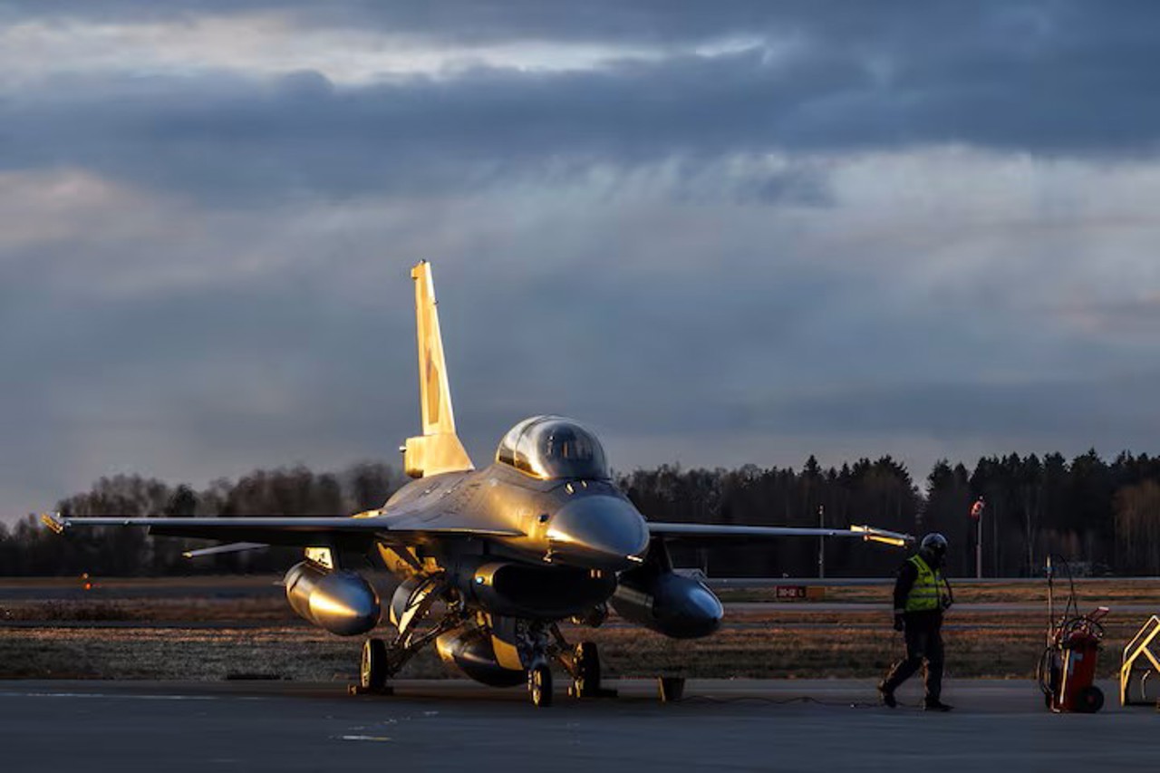 Norvegia va dona Ucrainei șase avioane de vânătoare F-16