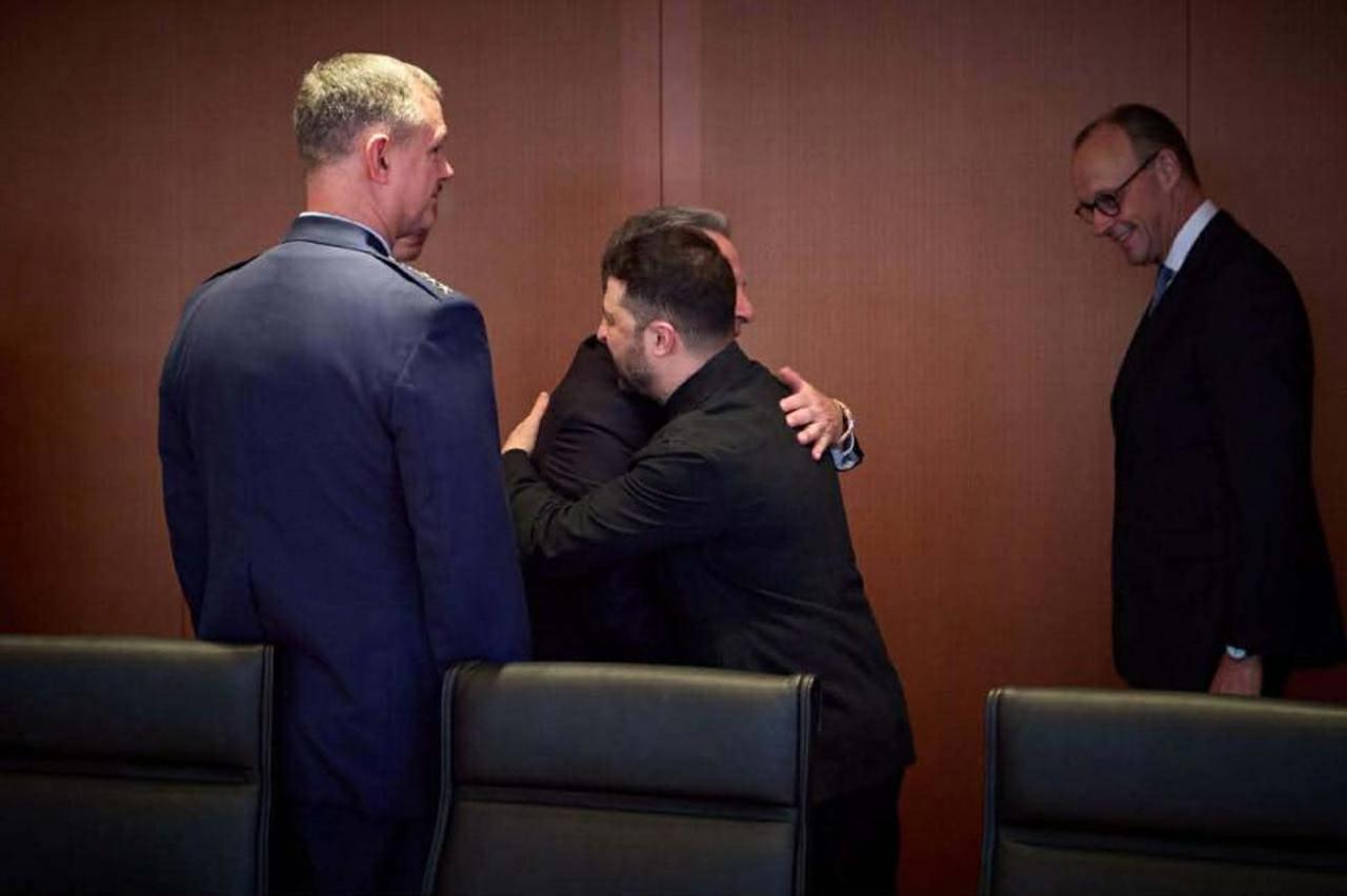 SUA au promis Ucrainei „garanții de securitate extrem de puternice”. Trump „mulțumit” de negocierile de la Berlin