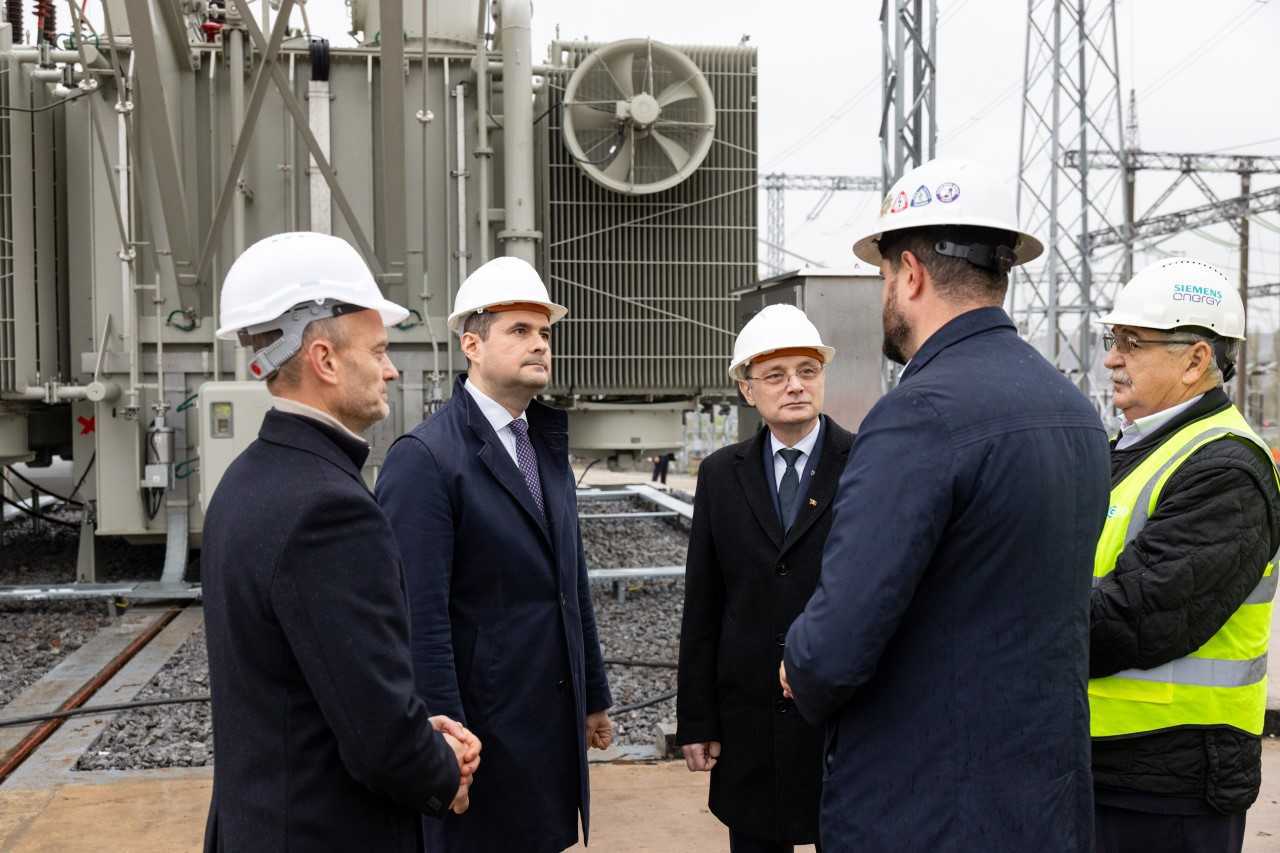 Vasile Tofan and Luca Niculescu visit electrical substation in Chisinau before work completion