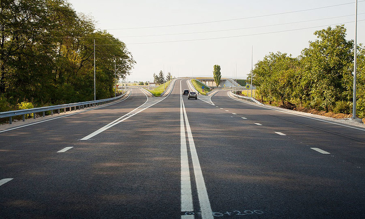 Mai multă siguranță pe drumurile naționale: Guvernul a aprobat un proiect pentru îmbunătățirea infrastructurii rutiere