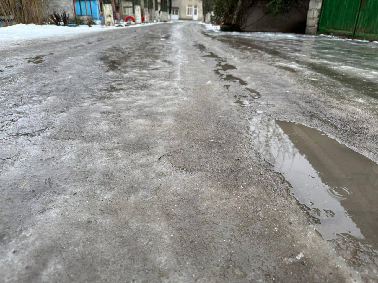 De la ploi și polei, la ger puternic: meteorologii anunță până la -18 grade Celsius în următoarele zile