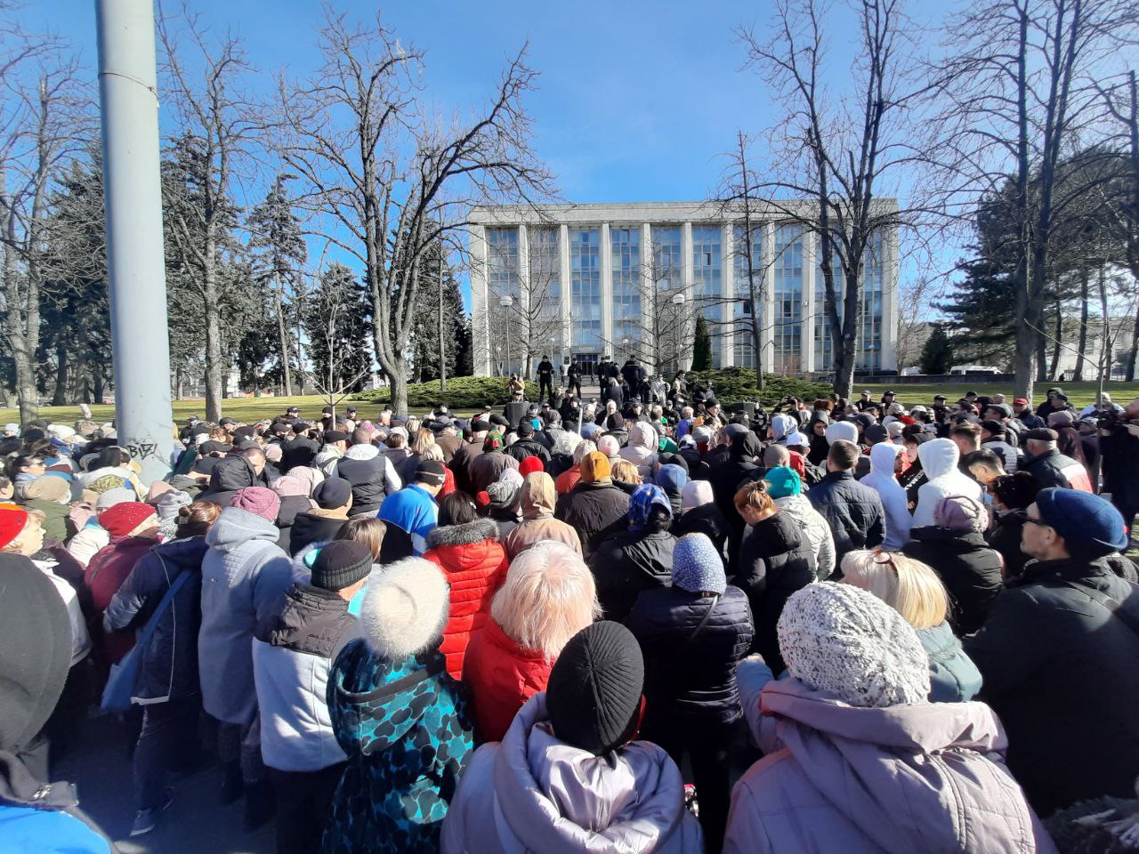 Новый протест против правительства. Протестующие потребовали от властей оплатить счета за зимние месяцы
