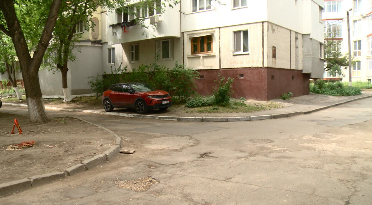 Spațiile pentru uscarea rufelor în aer liber, date uitării. „Curtea Europeană” prinde contur la Chișinău