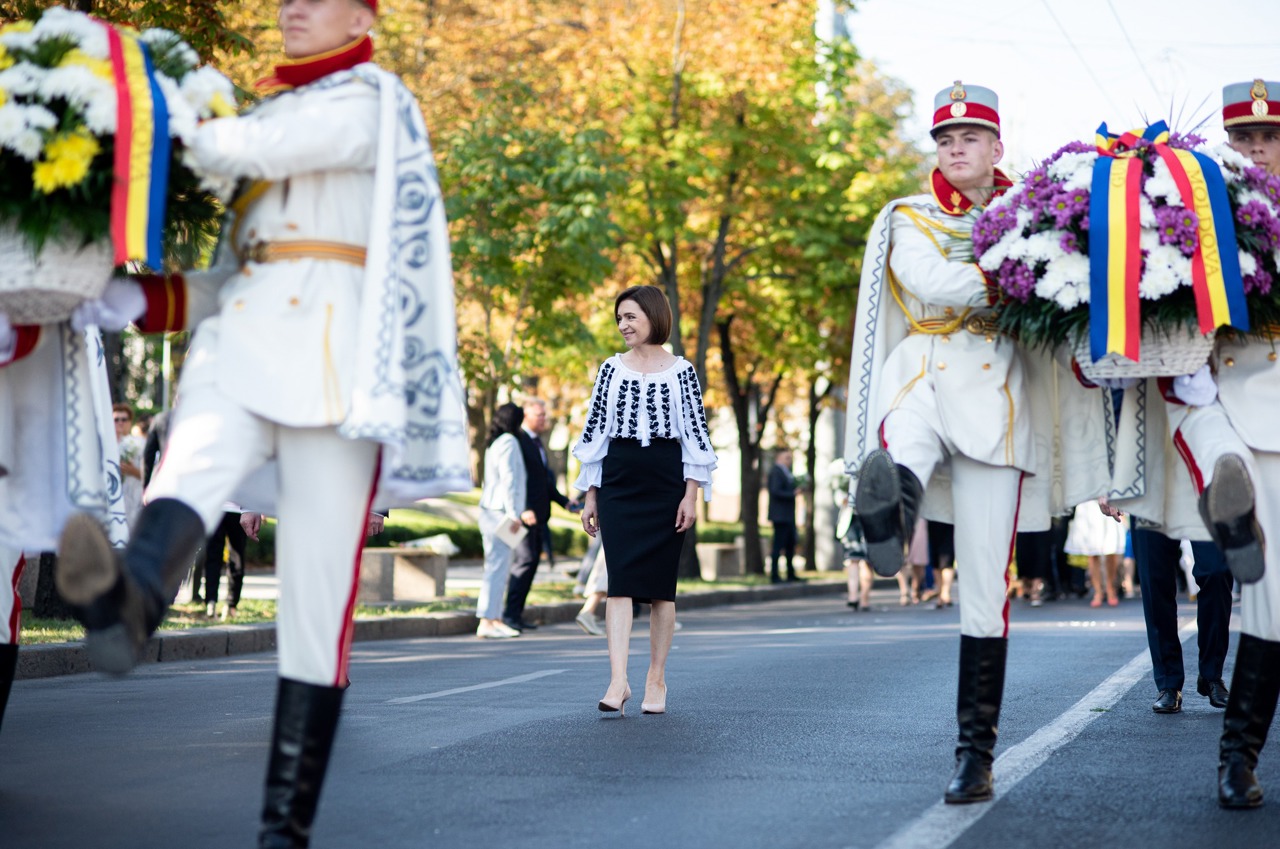 Moldovan President Maia Sandu congratulates National Army on its anniversary