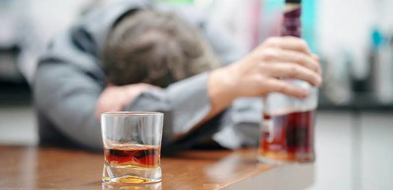 Zeci de milioane de lei pentru tratamentul alcoolismului: Unul din trei pacienți recidivează