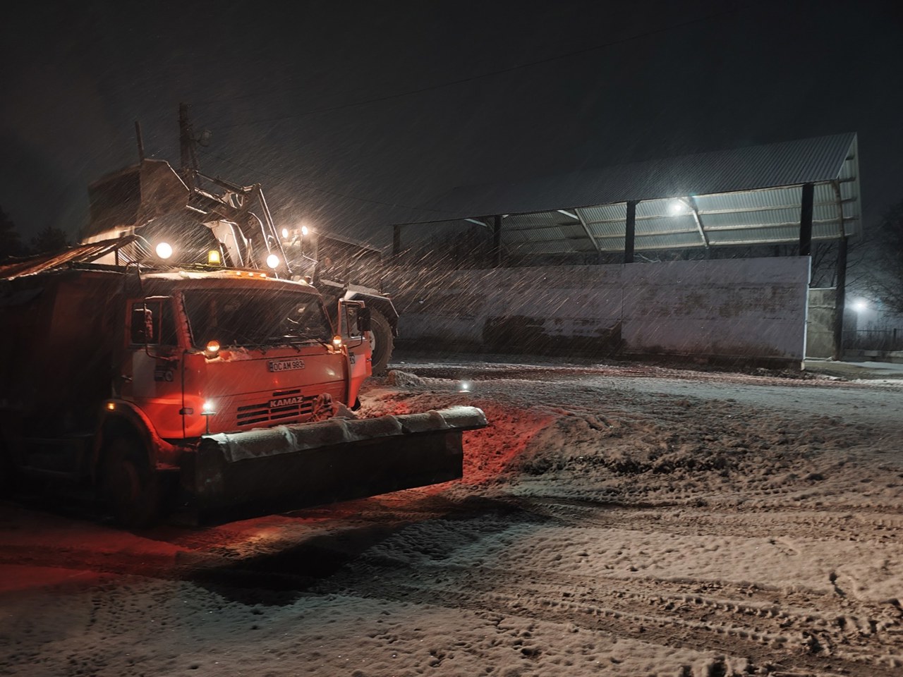 Sleet and snow hit northern and central regions; road crews deployed on national roads
