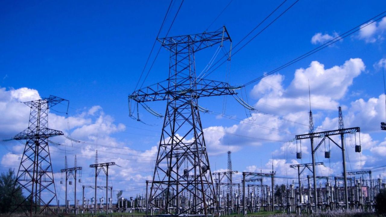 După o pauză de șase luni, Ucraina va relua exportul de energie electrică către Europa