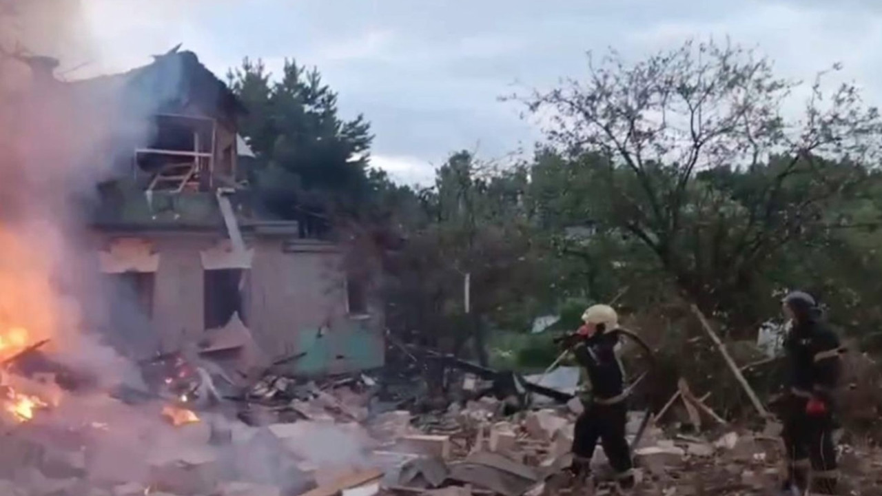 Noi atacuri între Rusia și Ucraina: Morți, răniți și incendii în mai multe regiuni