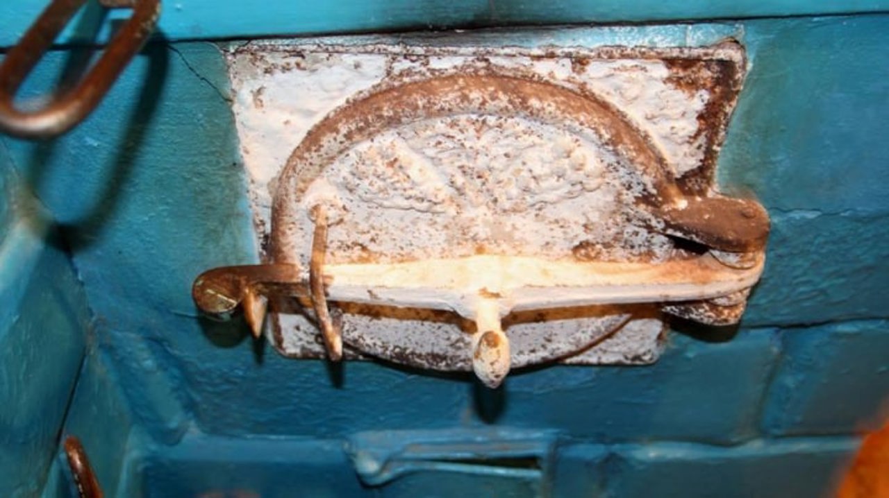 Un bărbat a decedat într-un incendiu, iar două persoane au ajuns la spital intoxicate cu monoxid de carbon