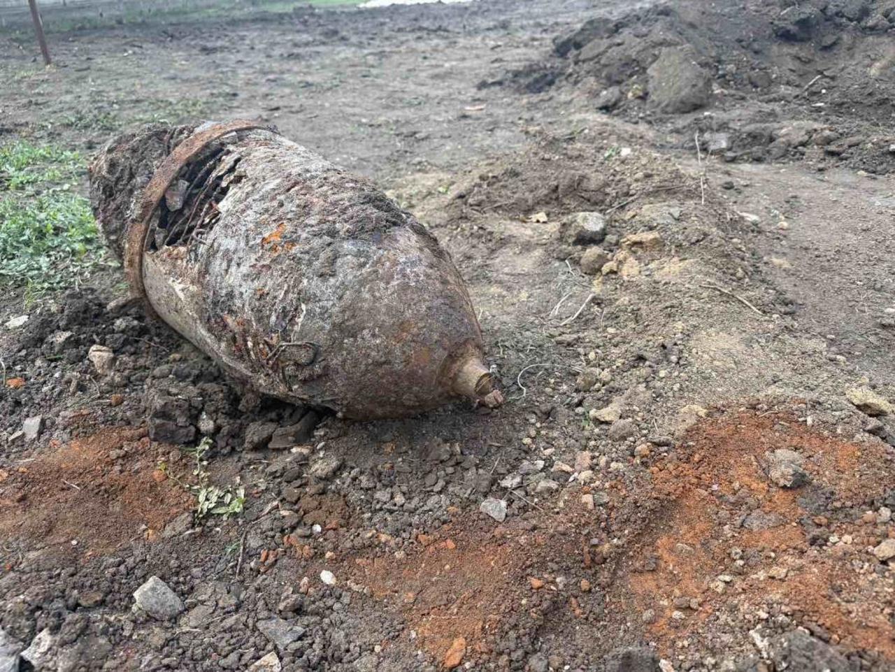 Resident of Mereni village found 100-kilogram bomb while digging aqueduct