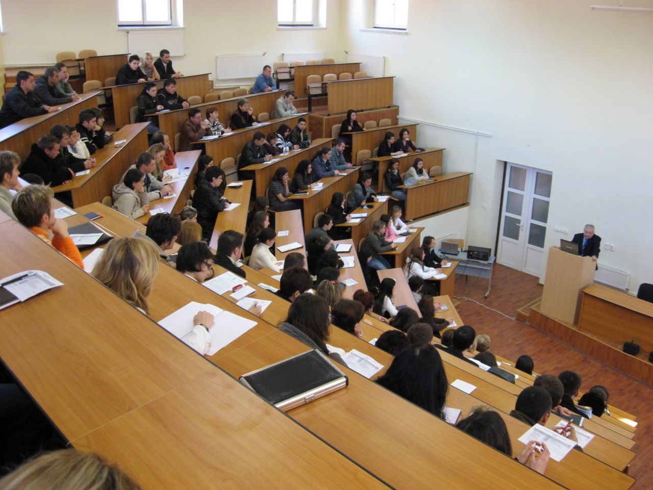 Proces decizional netransparent în universități: 7 din 10 instituții nu au o rubrică dedicată hotărârilor Senatului