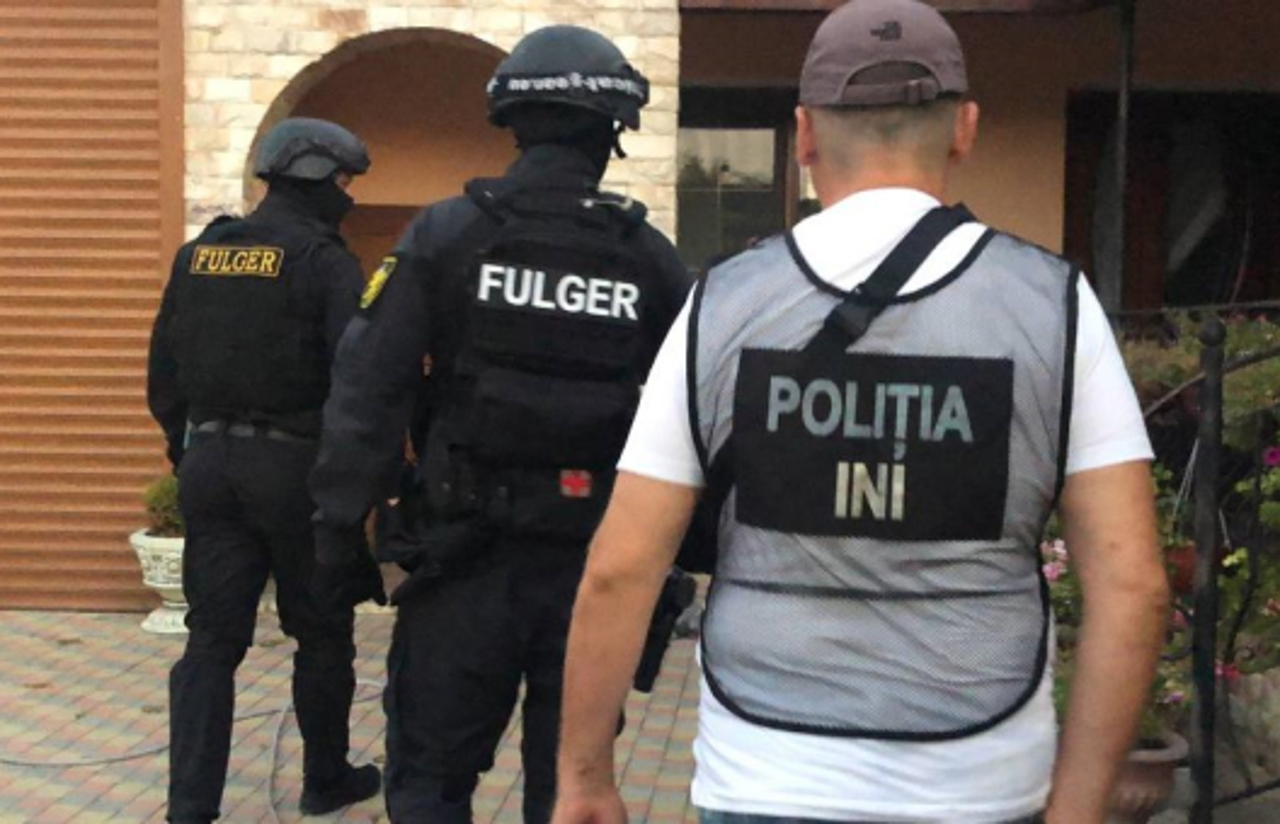 Percheziții la Cahul, Cantemir și Chișinău - arme și muniții deținute ilegal depistate de polițiști