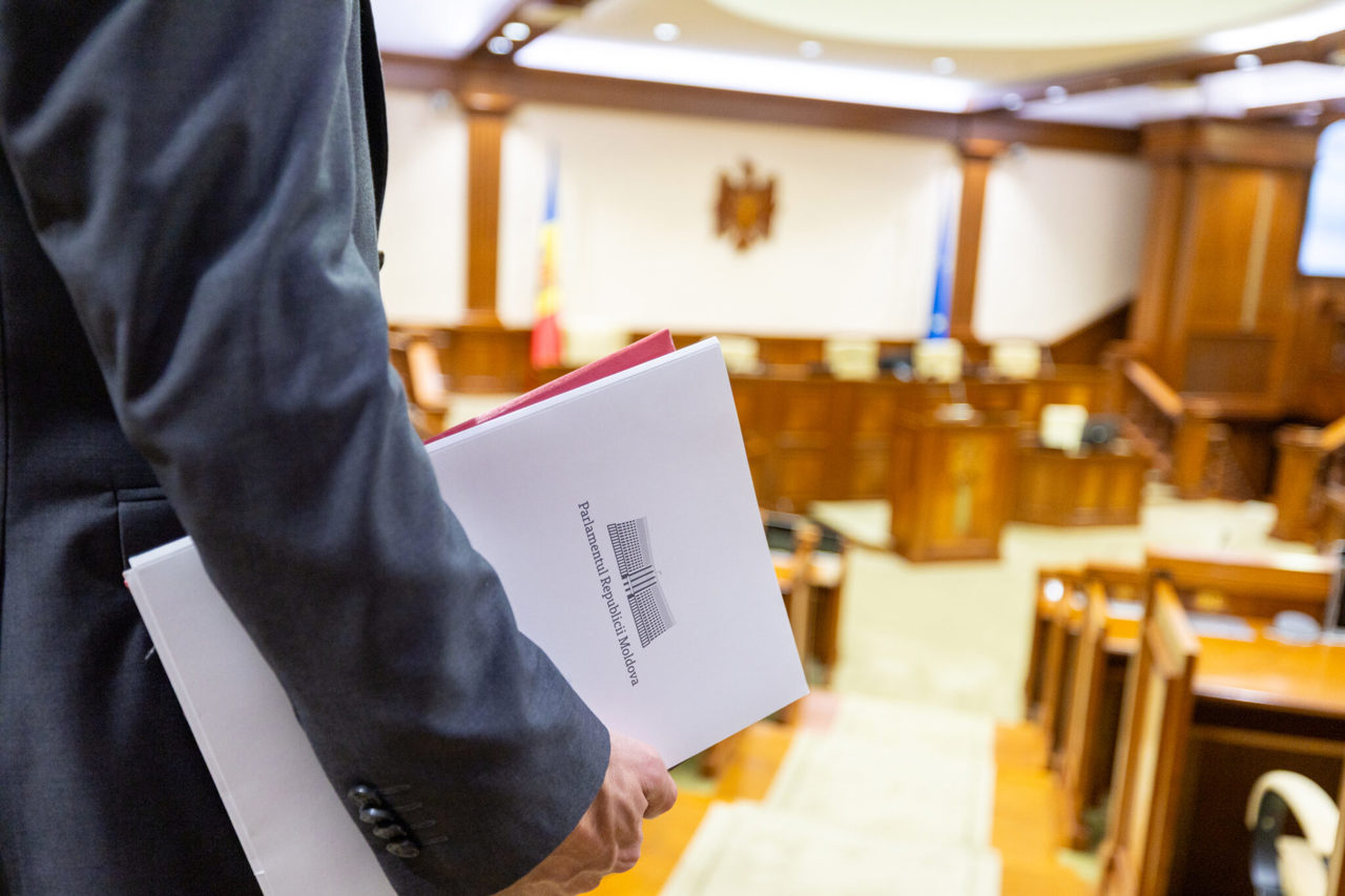 Opt deputați PAS renunță la mandatele de legislatori: cine le-ar putea lua locul