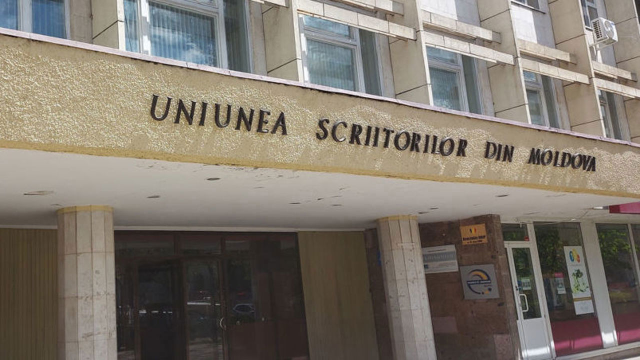 De la declarații la fapte: Scriitorii de pe ambele maluri ale Prutului cer un plan concret pentru Unire