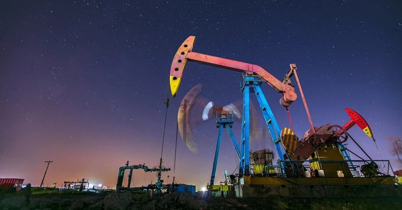 Petrolul Brent coboară spre 98 de dolari pe baril: O importantă conductă din Arabia Saudită și-ar putea relua activitatea