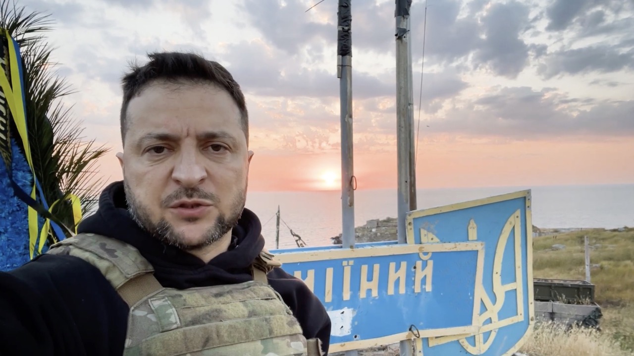 500 days after the start of the war, Zelensky visits Snake Island